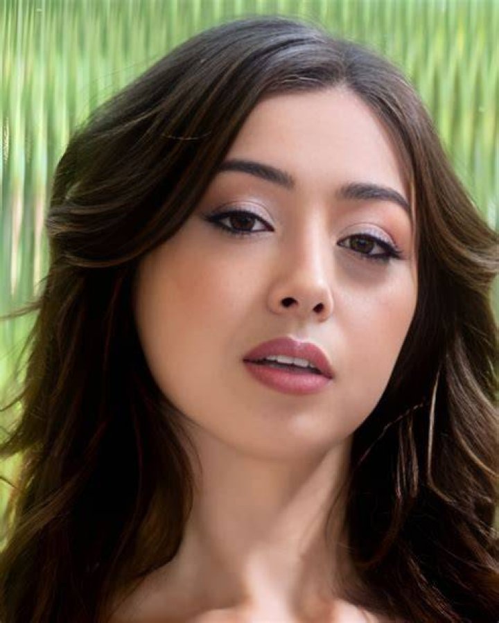 (2024) Chloe Surreal Wiki/Bio, Age, Height, Weight