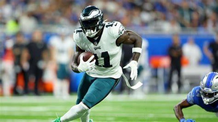 A.J. Brown Worth, Salary, Contracts, and Personal Life Media