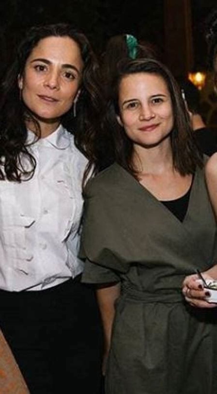 Alice Braga e Bianca Comparato assumem que estão namorando há três anos