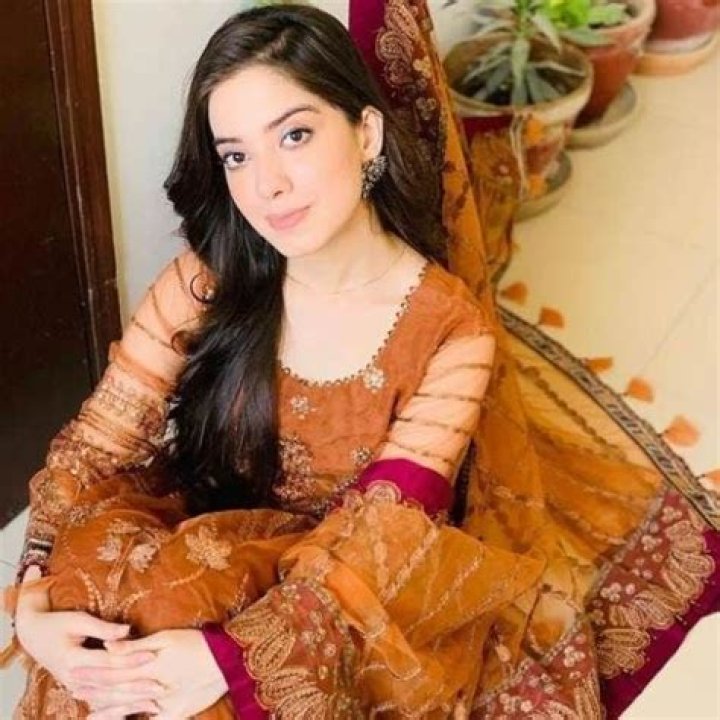 Arisha Razi Age Height Husband Children Family Biography