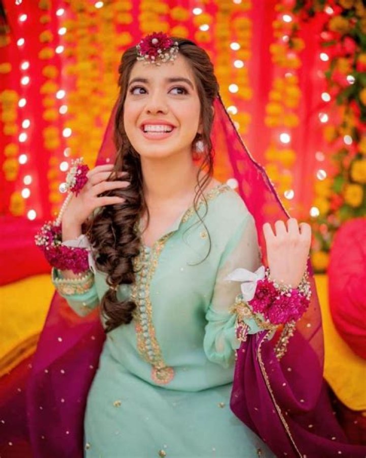Arisha Razi Khan's Biography Portfolio Images Photos HD