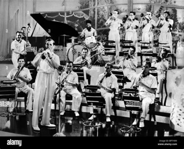 Benny Goodman and his Orchestra Down south camp meetin` YouTube
