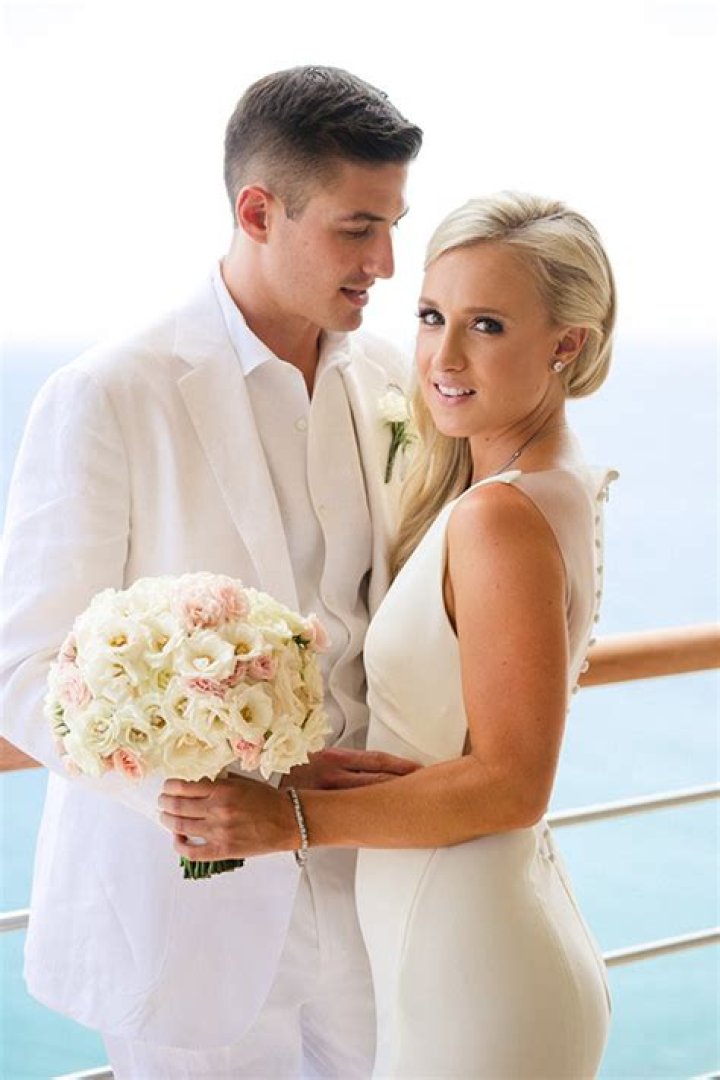 Brooke Brinson Wedding, Wiki, Age, Bio, Baby, Husband【 Hot 】Photos