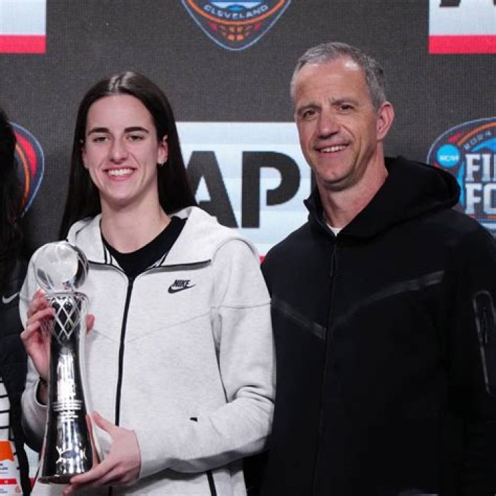 Caitlin Clark’s parents are her biggest supporters. All about Brent and