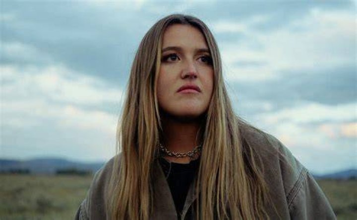 Chelsea Cutler Interview 'Sleeping With Roses II' Mixtape, New Tour