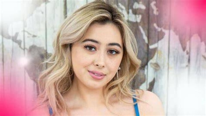 Chloe Surreal Wiki, Age, Bio, Instagram, Height, Career, 5 Best
