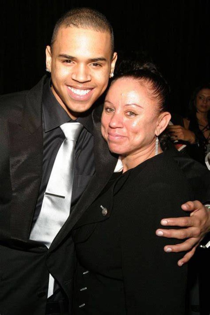 Chris Brown Trying To Repair Relationship With His Mom In Rehab in