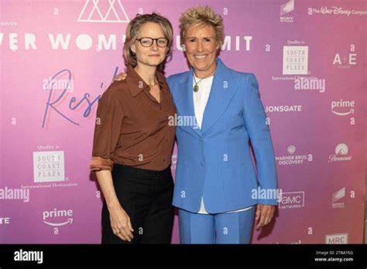 Diana Nyad Joins Beverly Hills’ “Walk With The Mayor” Canyon News
