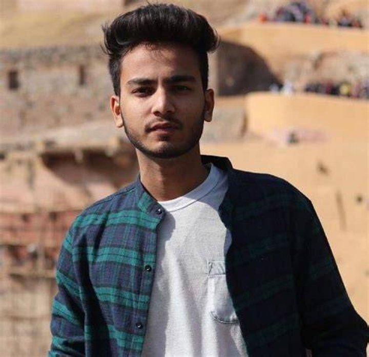 Elvish Yadav Biography, Age, Height, Family, Gf, Wiki, More