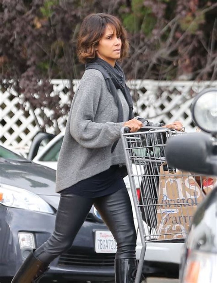 Halle Berry Street Style Beverly Hills 9/21/2016 &bull; CelebMafia