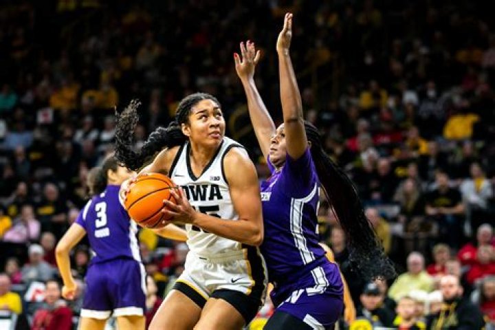 Hannah Stuelke showcases more growth in Iowa's win over Northwestern