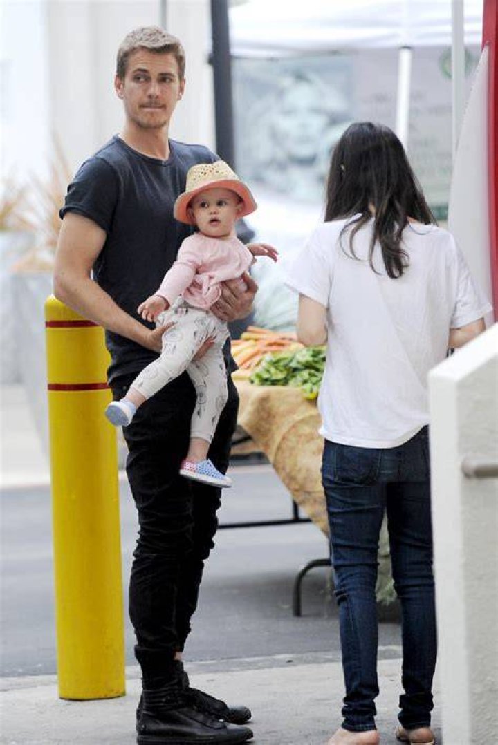 Hayden Christensen and Daughter Visit Star Wars Galaxy's Edge