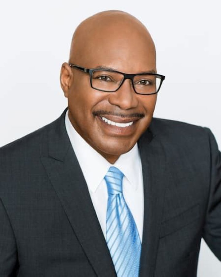 Hosea Sanders (ABC 7) Wiki Biography, age, salary, drugs. Is he gay?