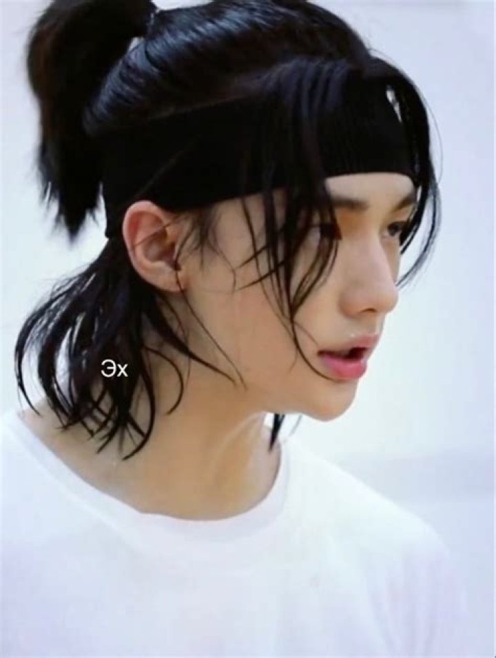 hyunjin pics on Twitter Cabelo curto com franja, Moda de rua japonesa
