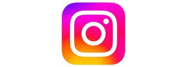 Instagram l'énorme bague de fiançailles de Kourtney Kardashian