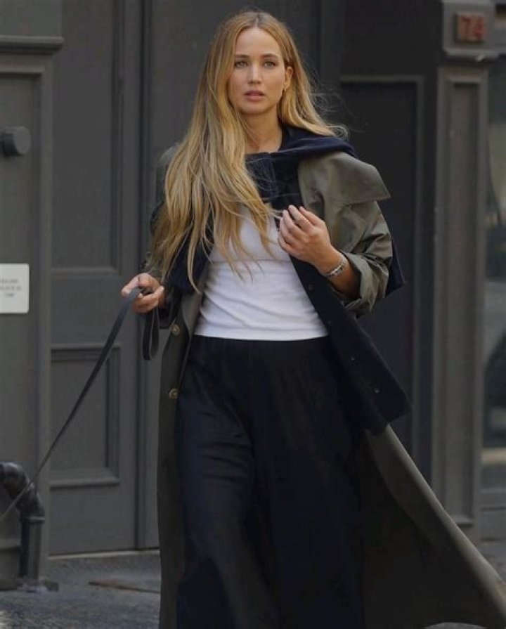 Jennifer Lawrence Seen Descent At 20th Century Fox Event. Hollywood Babes