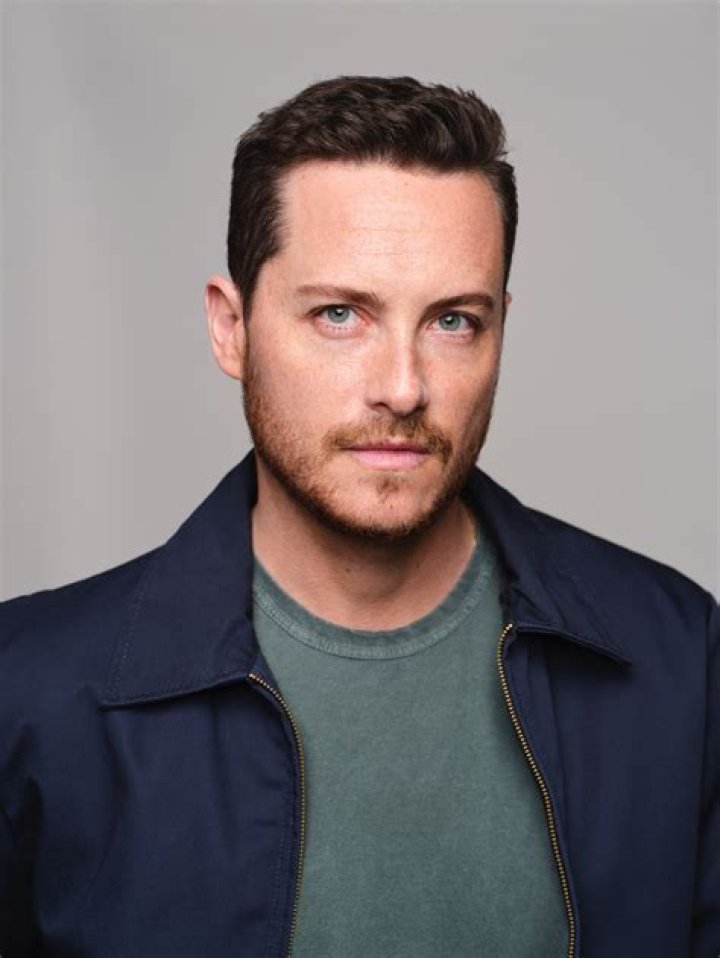 Jesse Lee Soffer Bio Wiki, Wife, Engaged, Single, Siblings, Dating