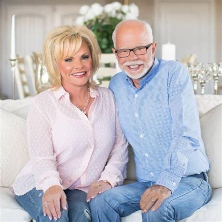 Jim Bakker Now Sells Real Estate and 150 Water Bottles Fortune