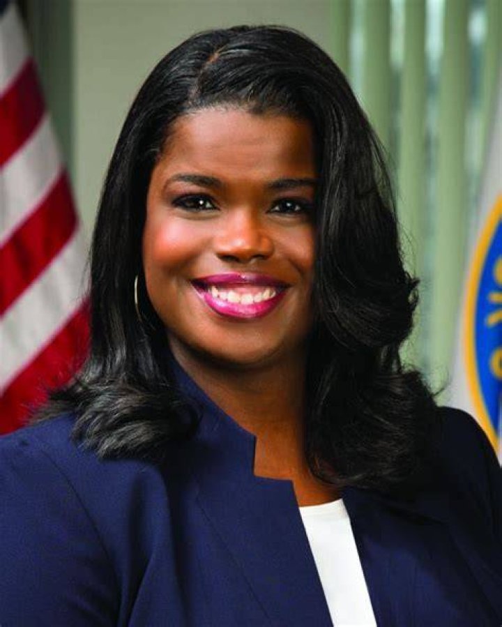 Kim Foxx Bio, Politician, Net Worth, Married, Husband, Salary, Age