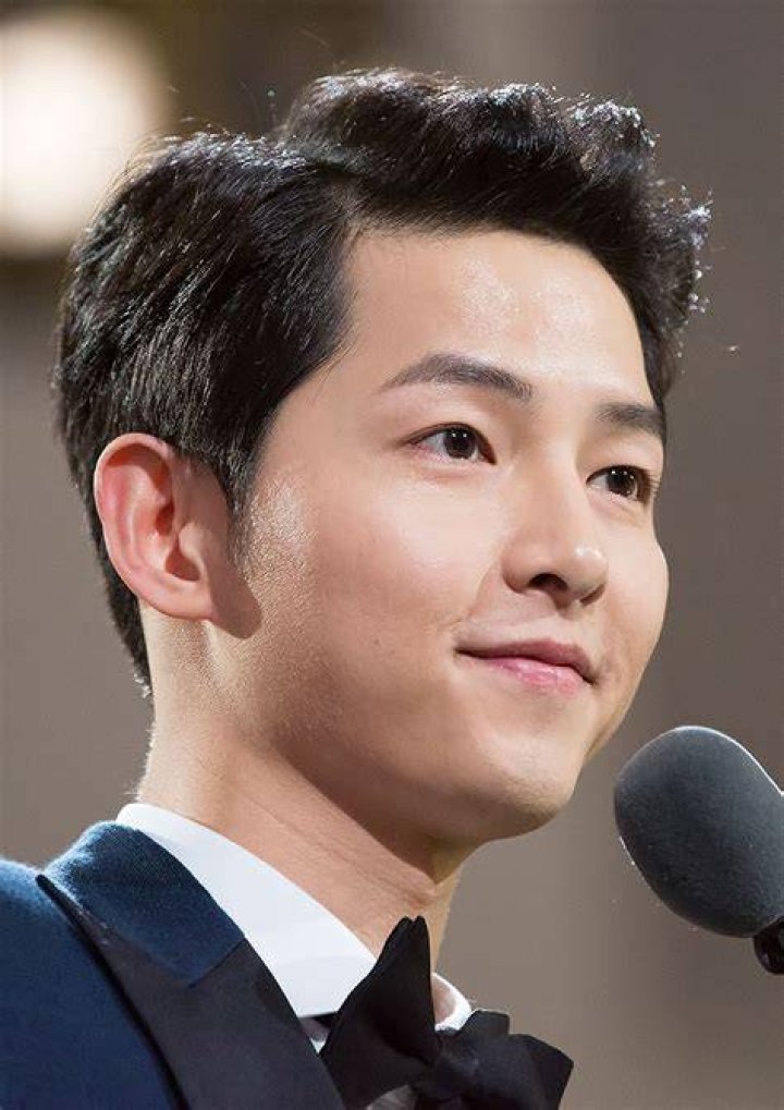 Korean star Song Joongki announces marriage to Katy Louise Saunders