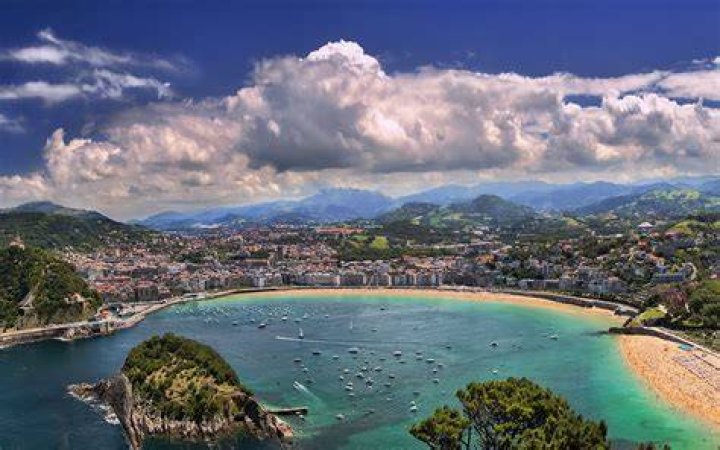 La Concha St Jean de Luz Spanish cuisine near me Book now