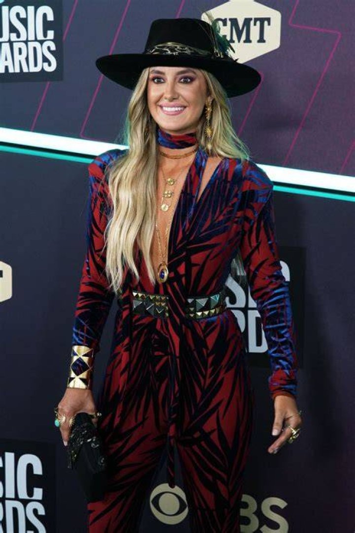 LAINEY WILSON in 2023 Best country music, Country music, Fashion