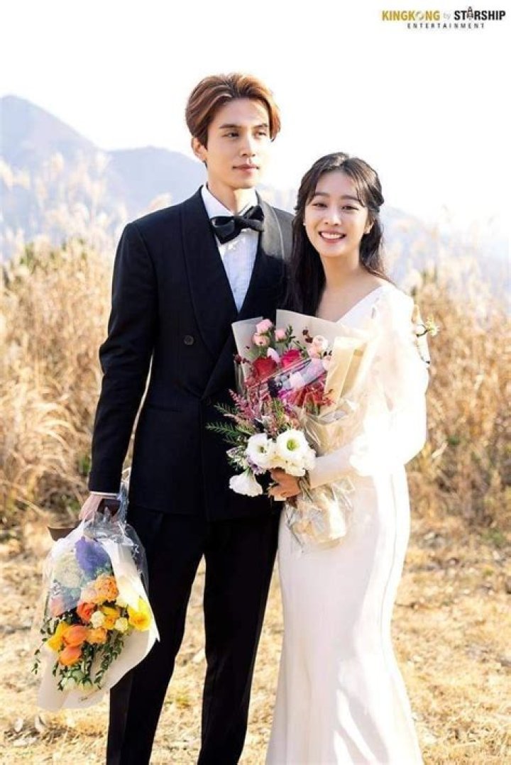 Lee Dong Wook Wife Is He Single Or Married? Family And Net Worth 247