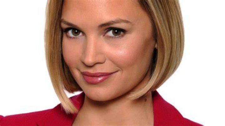 Linzie Janis Correspondent, ABC News. Love her bob haircut. My Style
