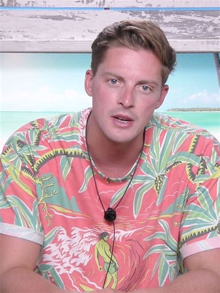 Love Island 2018 Alex leaves fans cringing after moment