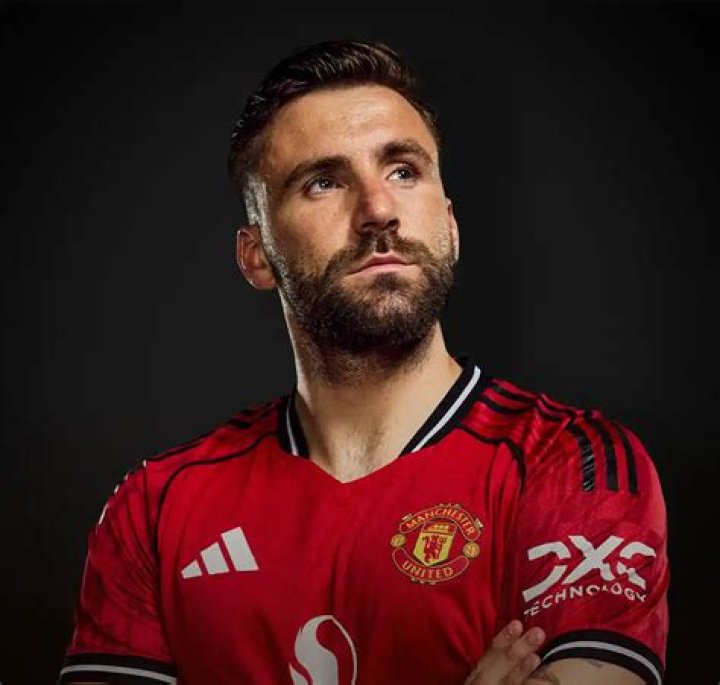 Luke Shaw épouse 'Anouska Santos'