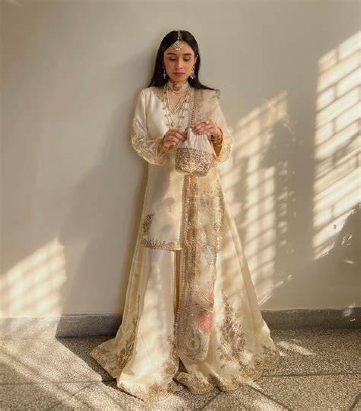 MARIA SAJJAD on Instagram "How stunning aamnarizvi is looking in