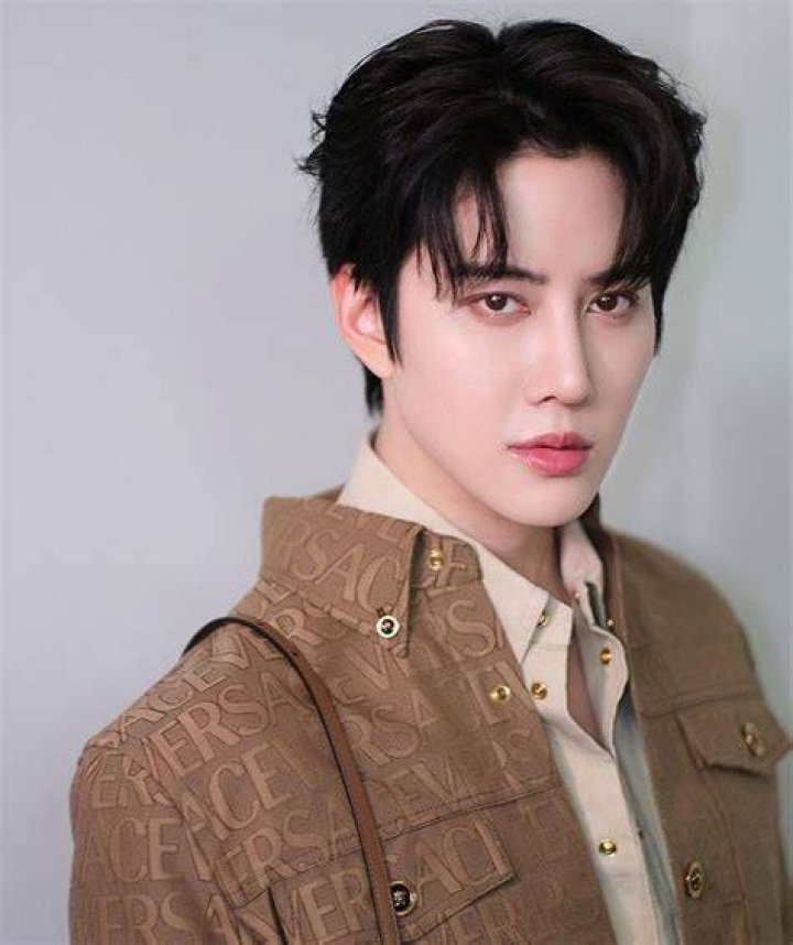 Mike Angelo T&agrave;i tử hạng A đ&aacute;nh mất h&agrave;o quang