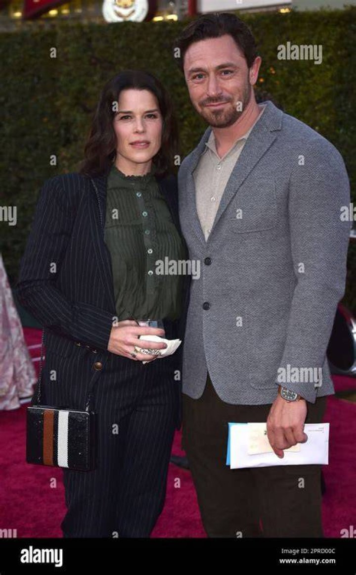 Neve Campbell & J.J. Field from 2016 Emmys Red Carpet Couples E! News