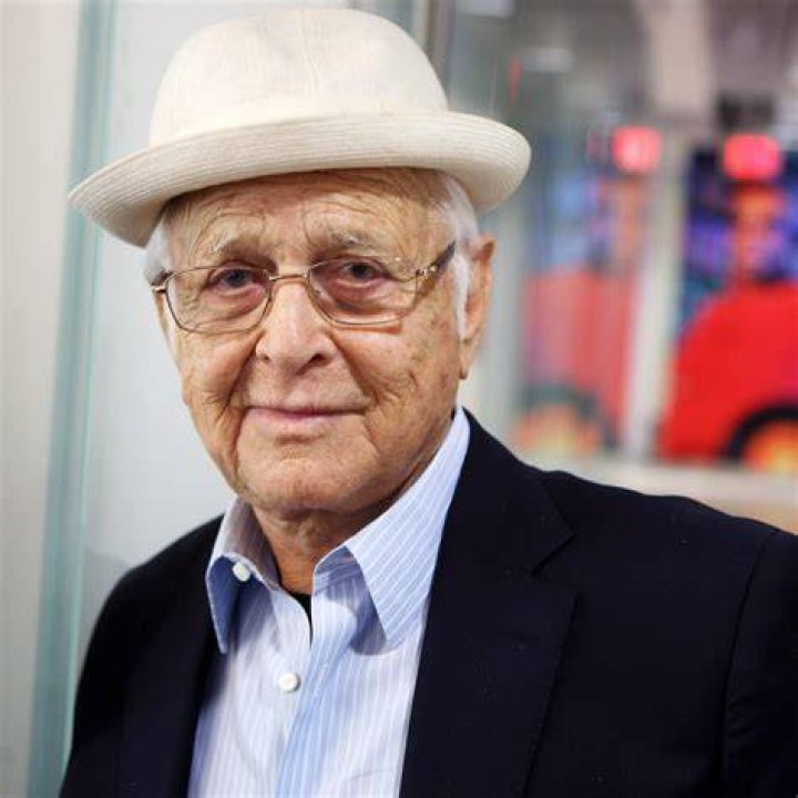 Norman Lear, Whose Comedies Changed the Face of TV, Is Dead at 101