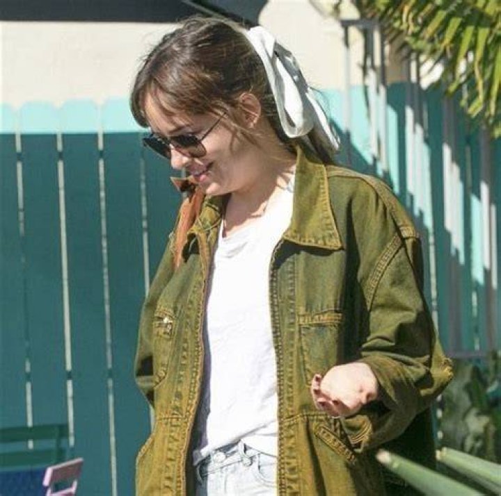 October, 9 Dakota joined her brother Jesse for a coffee in West