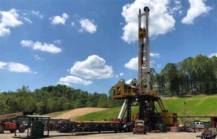 Oilfield Well Drilling Rig Crown Block stationary 134885 lbf