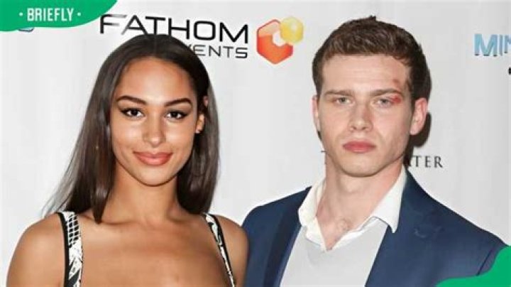 Oliver Stark Wife Is Oliver Married? Who is her wife? Learn Here