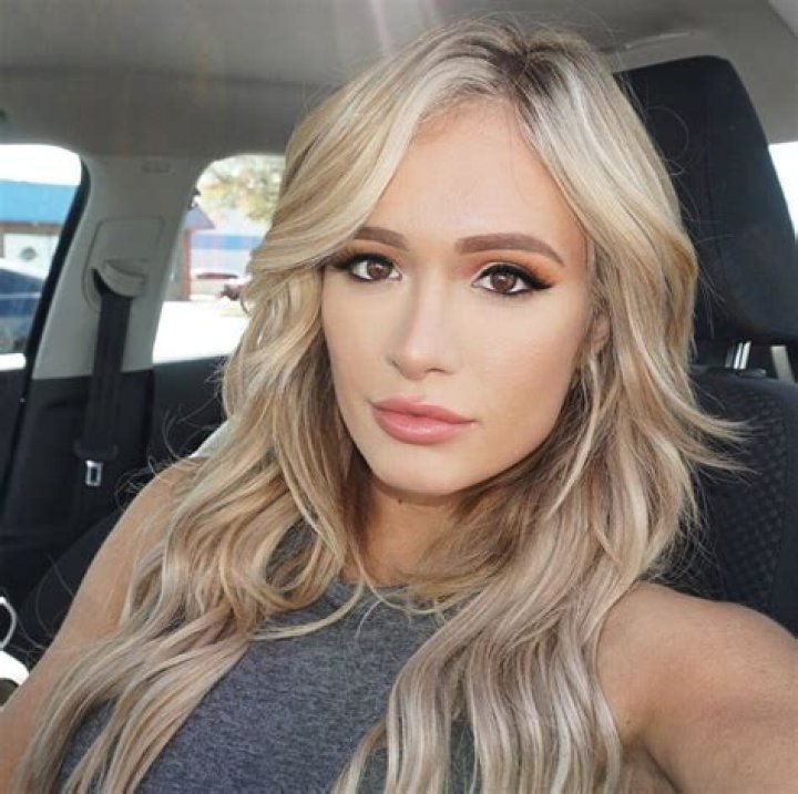 Scarlett Bordeaux shared a photo on Instagram “What’s good?” • See 683