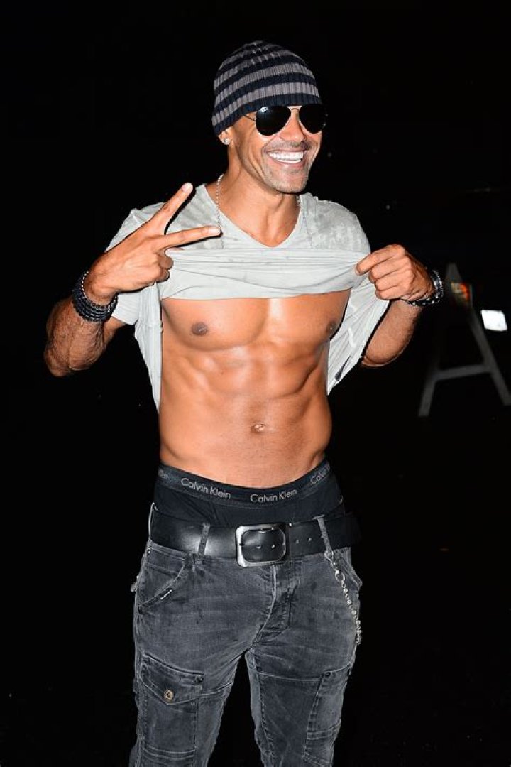Shemar Moore shows off his buff body as he's fawned over by bikini