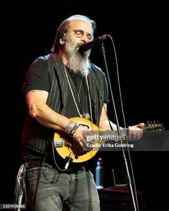 Steve Earle Performs "Christmas in Washington" Studio 360 WNYC Studios