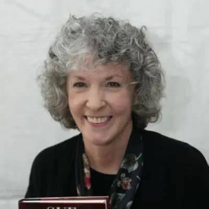 Sue Grafton Net Worth 2022 Age, Height, Weight, Husband, Kids, Bio
