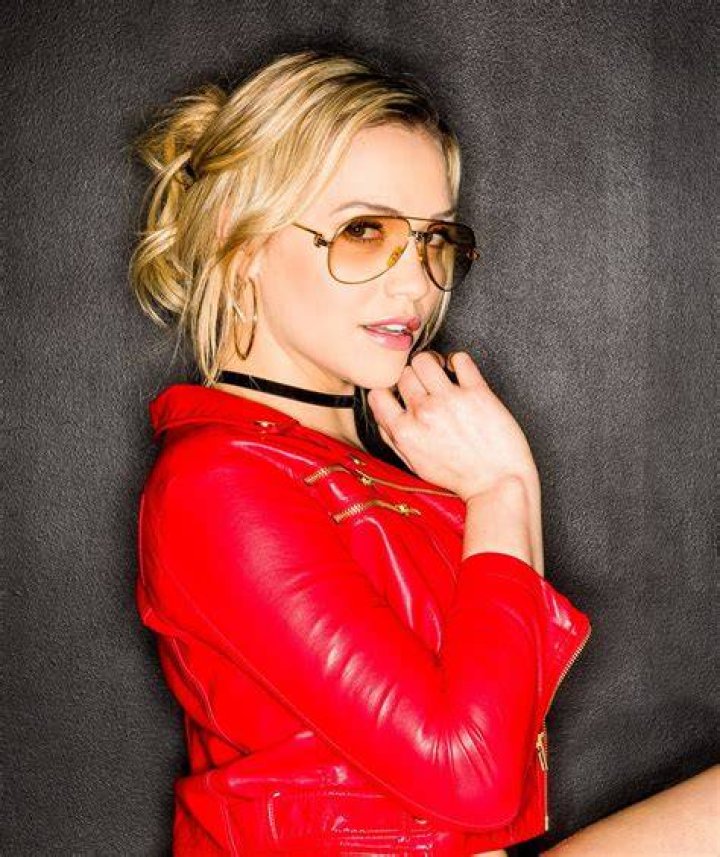 Tapety Mia Malkov&aacute;, model, ženy, pornohvězdu, při pohledu na div&aacute;ka