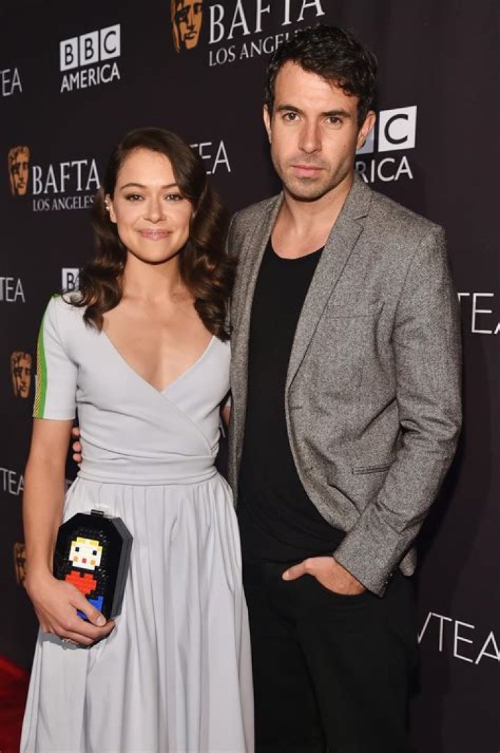 Tatiana Maslany & Tom Cullen from 2016 Emmys Red Carpet Couples E! News