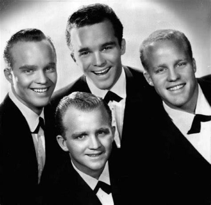 The Crosby Brothers. Bing crosby, Old movie stars, Hollywood music