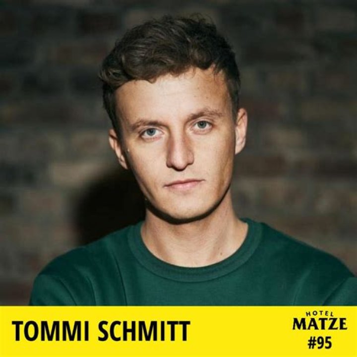 Tommi Schmitt Wie ist es, wenn man ungeplant berühmt wird? Hotel