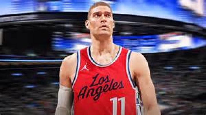 Unwanted in L.A., Brook Lopez Became Milwaukee&rsquo;s &lsquo;Splash Mountain