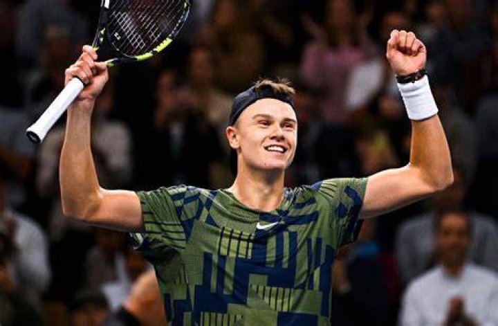Who are Holger Rune's sister Alma, mother and girlfriend Tennis Tonic