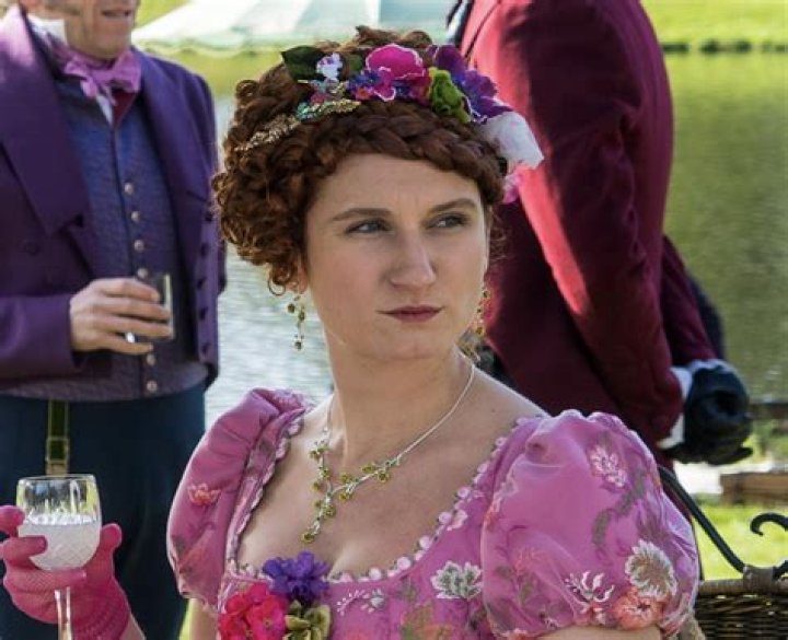 Who plays Prudence Featherington in Bridgerton? Bessie Carter