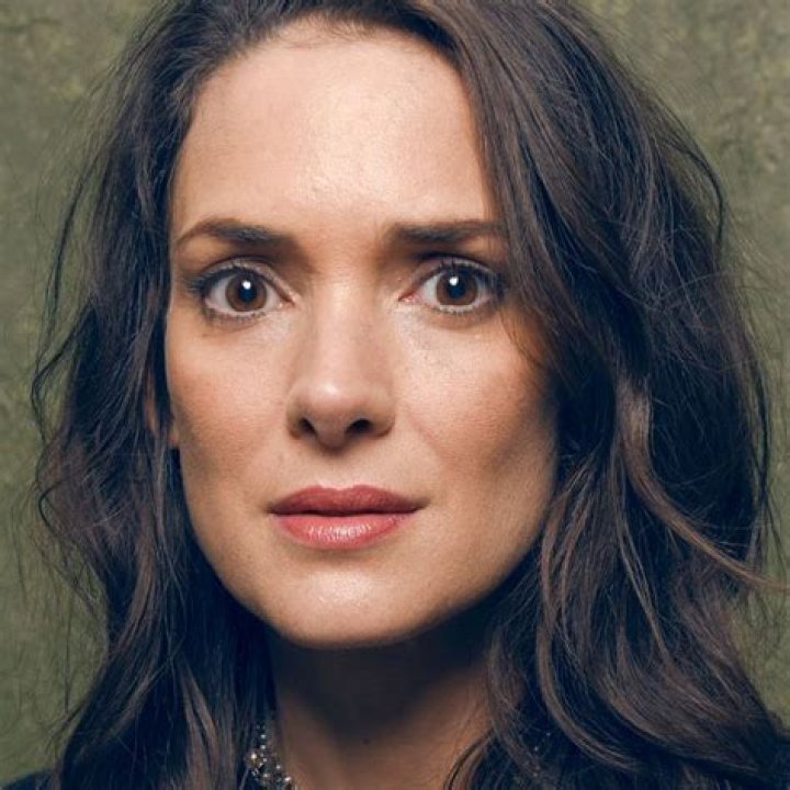 Winona Ryder luce espectacular en las primeras imágenes de Beetlejuice