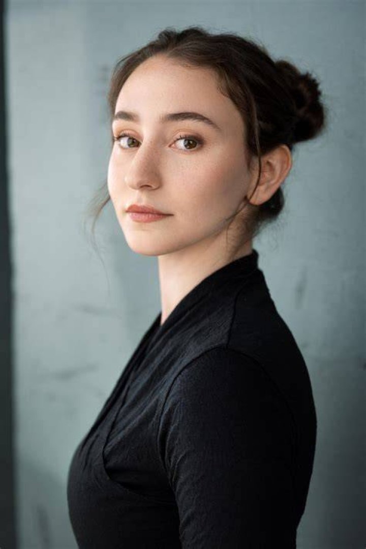 Yael Yurman joined the caste series. The actress plays Anastasia